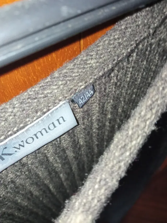 Vestido de punto marrón oscuro. Talla 42/44