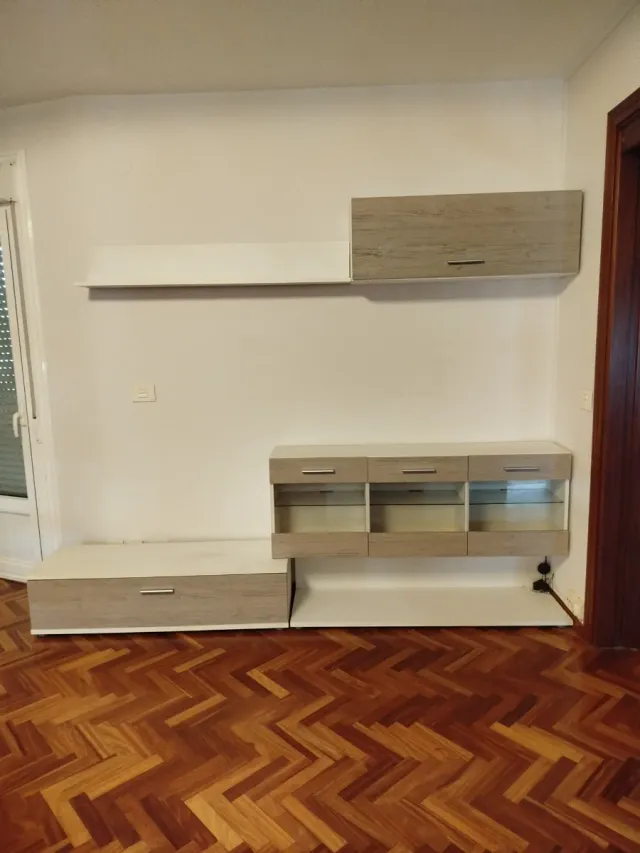 Mueble de salón madera y cristal