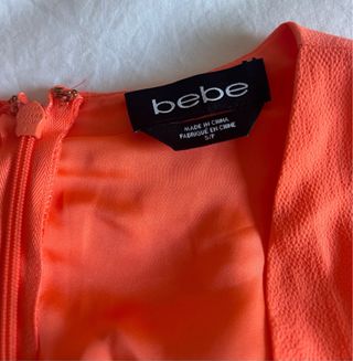 Mono corto Bebe naranja con cadena
