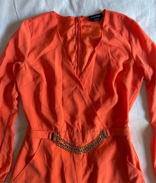 Mono corto Bebe naranja con cadena