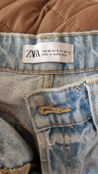 Pantalón vaquero desgastado