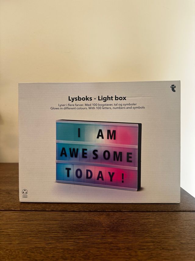 Caja de luz LED con letras