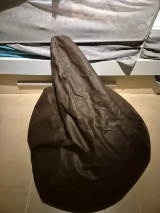 Pouf a forma di pera in pelle sintetica marrone