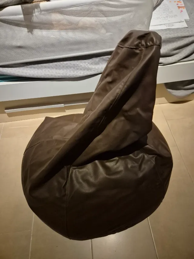 Pouf a forma di pera in pelle sintetica marrone