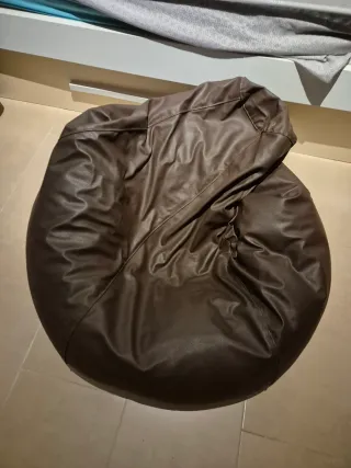 Pouf a forma di pera in pelle sintetica marrone