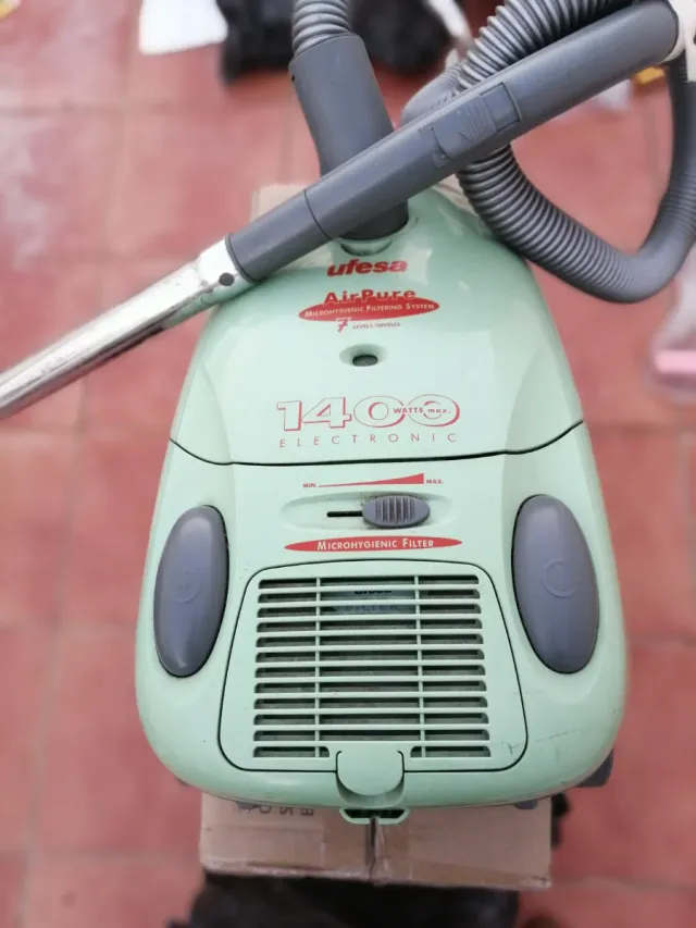 Aspiradora Ufesa 1400W - Solo Tubo