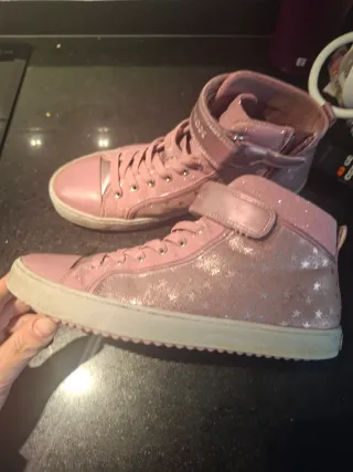 Tenis Geox rosas con estrellas