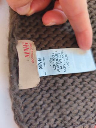 Bufanda gruesa MNG con bordado floral y flecos