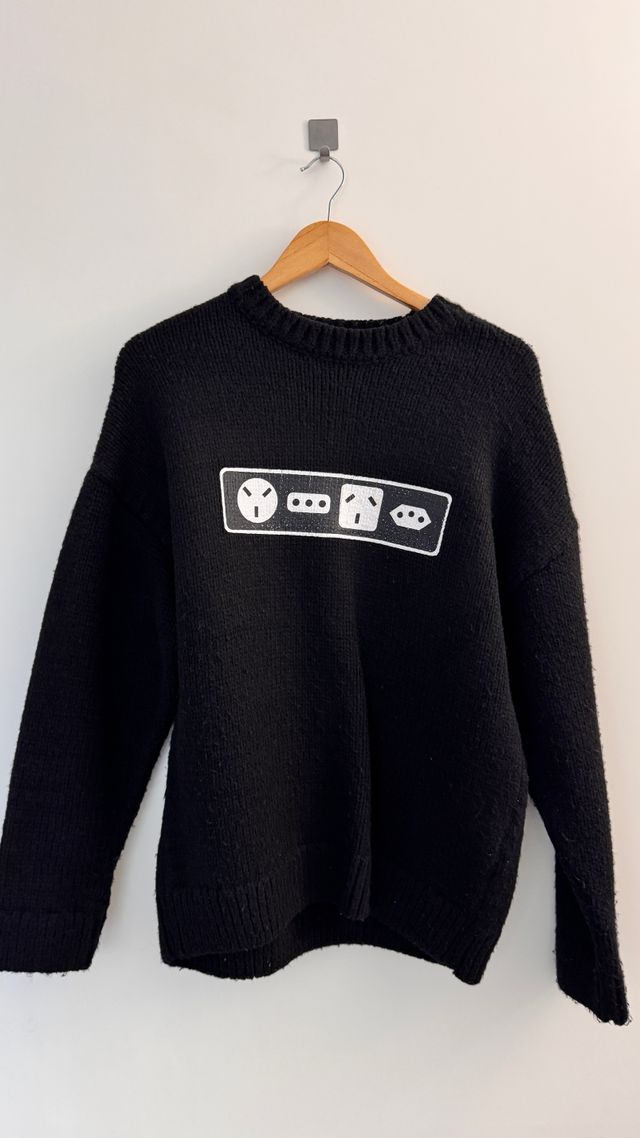 Sudadera Zara Negra Estampado Eléctrico