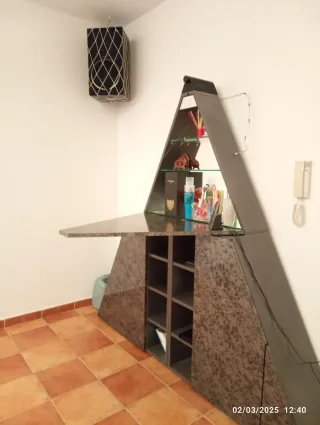 Mueble bar librería piramidal