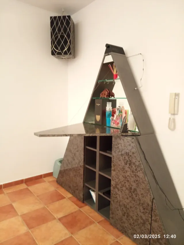 Mueble bar librería piramidal