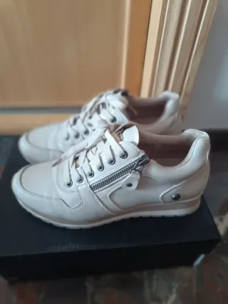 Zapatillas deportivas niña beige