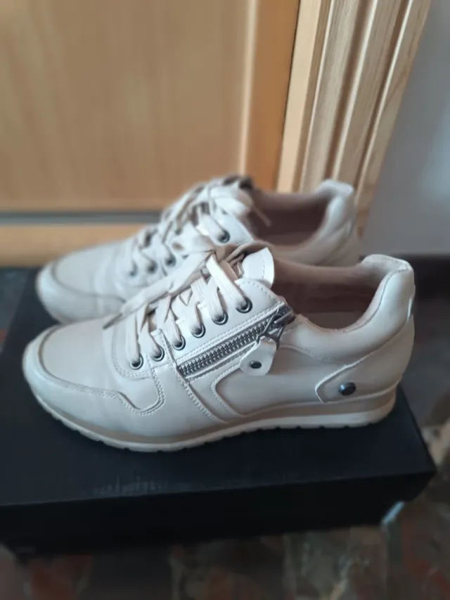 Zapatillas deportivas niña beige