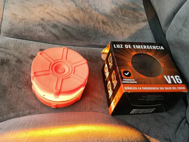 Luce di emergenza per auto V16