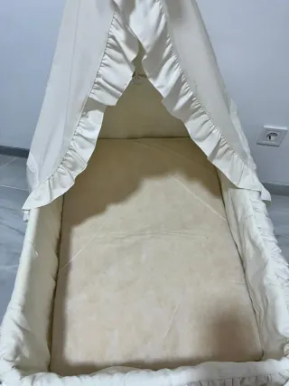 Moisés color crema con dosel