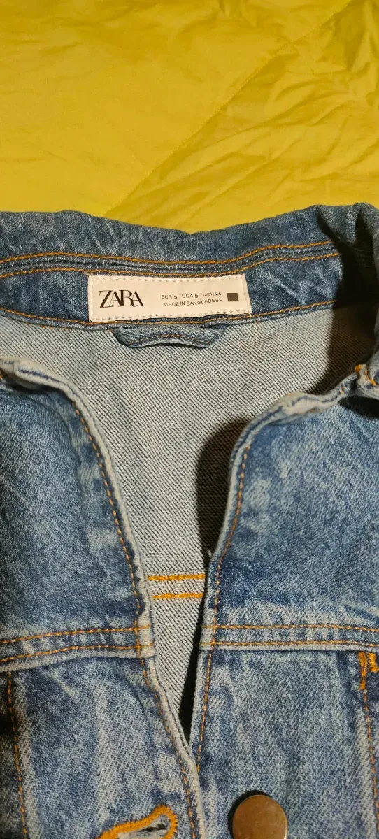 Mono vaquero azul de la tienda Zara, talla S.