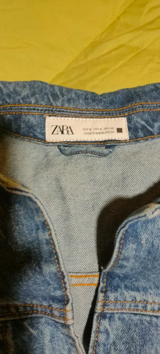 Mono vaquero azul de la tienda Zara, talla S.