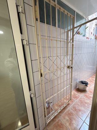 Puerta exterior de hierro