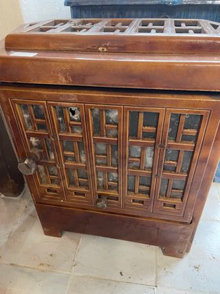 Estufa antigua hierro fundido marrón