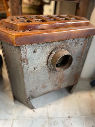 Estufa antigua hierro fundido marrón