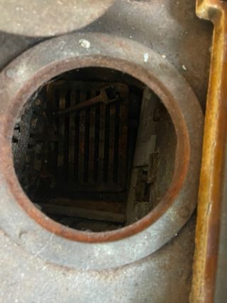 Estufa antigua hierro fundido marrón