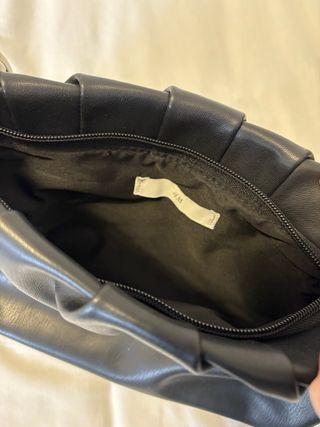 Bolso negro H&M con cadena