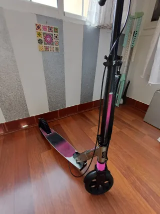 Patinete 2 ruedas rosa y negro