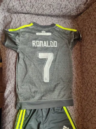 Conjunto Real Madrid niño Adidas gris verde