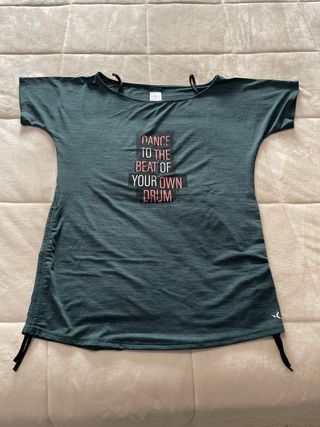 Camiseta verde con mensaje Dance