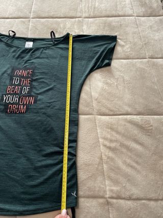 Camiseta verde con mensaje Dance