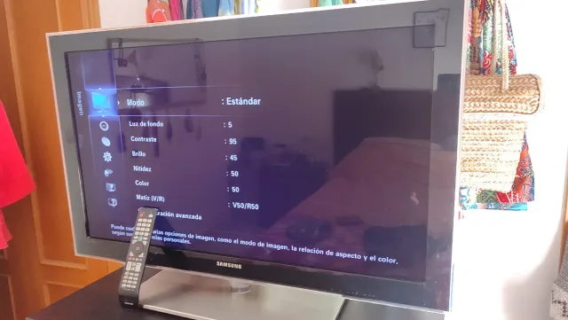 TV Samsung LED 40 UltraSlim con pie