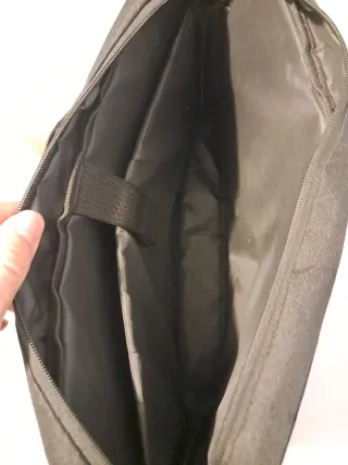 Bolsa para ordenador portátil de color negro