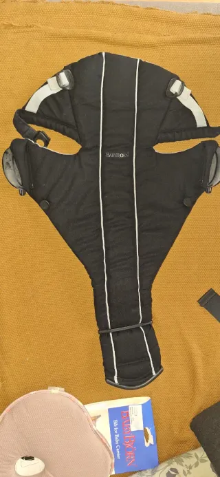 Mochila portabebés BabyBjörn con accesorios