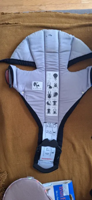 Mochila portabebés BabyBjörn con accesorios