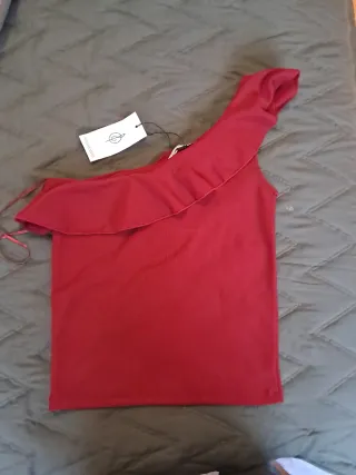 Top Stradivarius Granate  Asimétrico