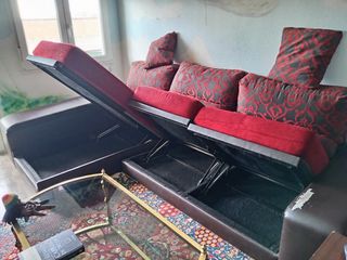 Sofá chaise longue marrón y rojo