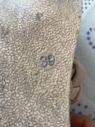 Sandalias planas Camila Vengan Beige