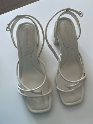 Sandalias blancas Stradivarius Talla 39