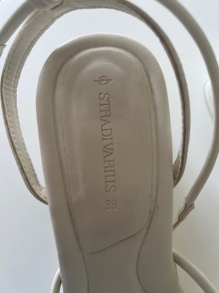 Sandalias blancas Stradivarius Talla 39