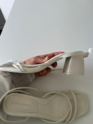 Sandalias blancas Stradivarius Talla 39