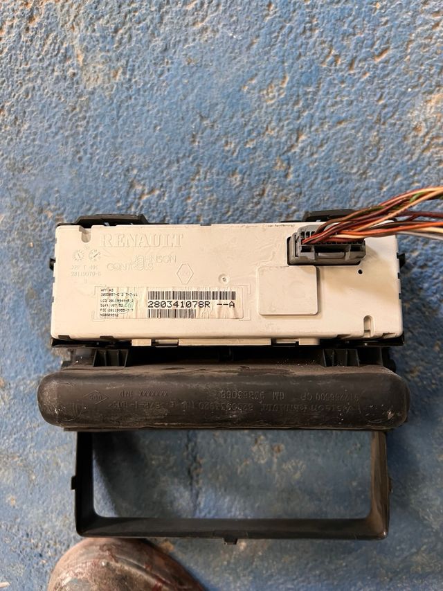 Marco y pantalla Renault