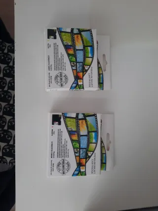 Cartuchos de tinta para impresora, precintados.