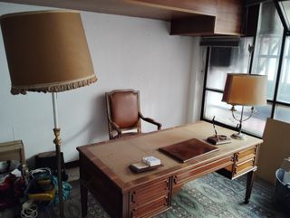 Mesa despacho estilo antiguo+sillón+accesorios