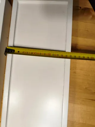 Scaffali a parete bianchi (in legno)