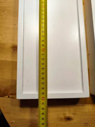 Scaffali a parete bianchi (in legno)