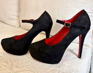 zapatos de tacón alto de punta fina