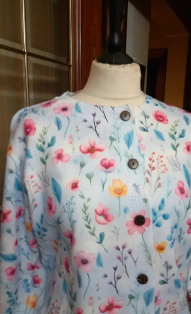 Cardigan flores azul sin estrenar Talla única