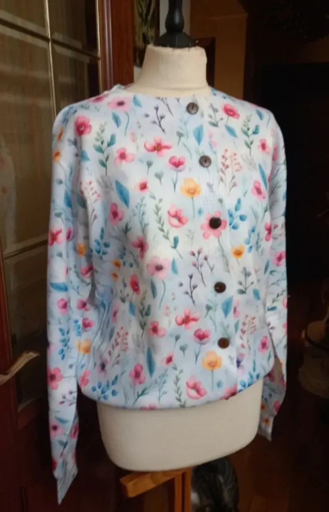 Cardigan flores azul sin estrenar Talla única
