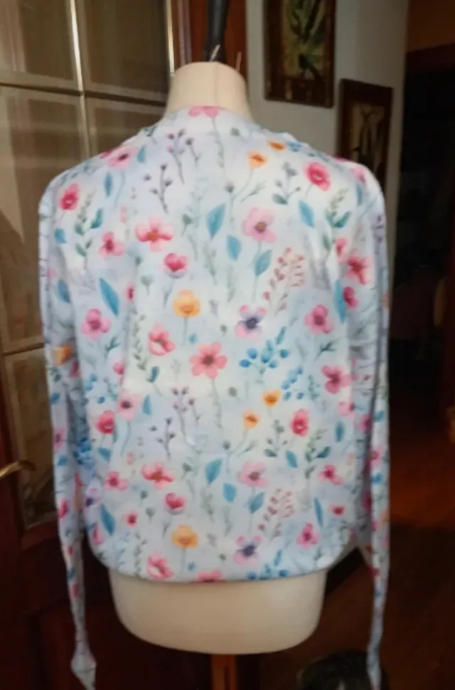 Cardigan flores azul sin estrenar Talla única