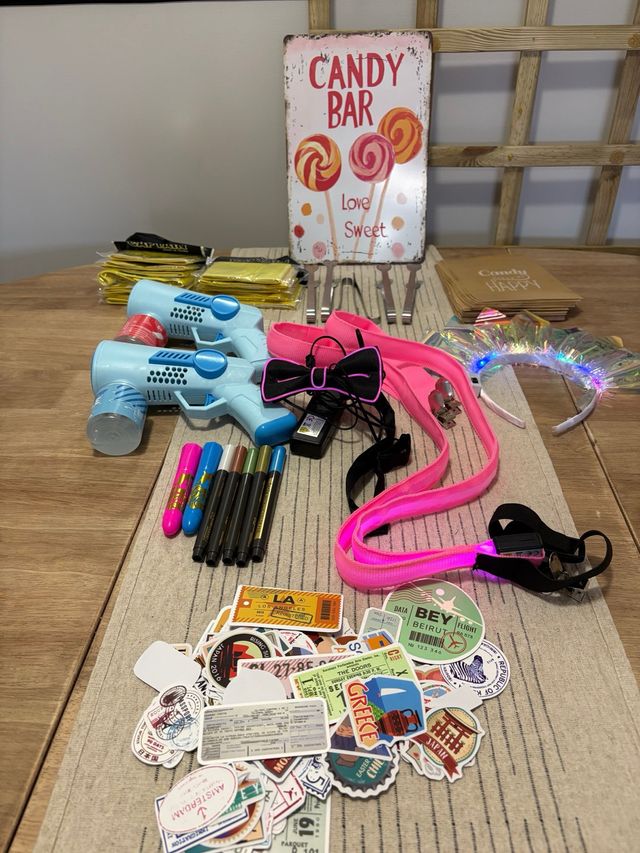 Artículos fiesta Candy Bar, iluminación y pistolas